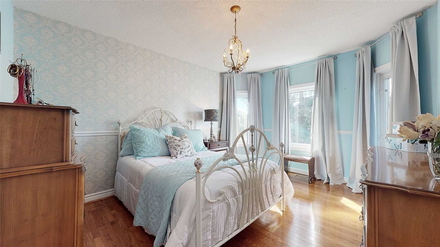 Listing Image 28