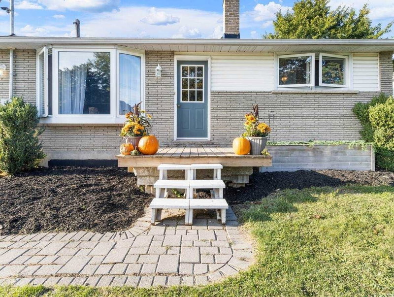 1990 Victoria St E, Innisfil, L9S1K2 | Image 2