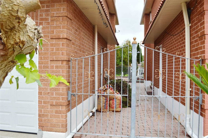 23 Arrowhead Dr, Vaughan, L4L4A4 | Image 3