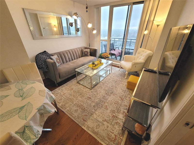 1613 - 9201 Yonge St, Richmond Hill, L4C1H9 | Image 3