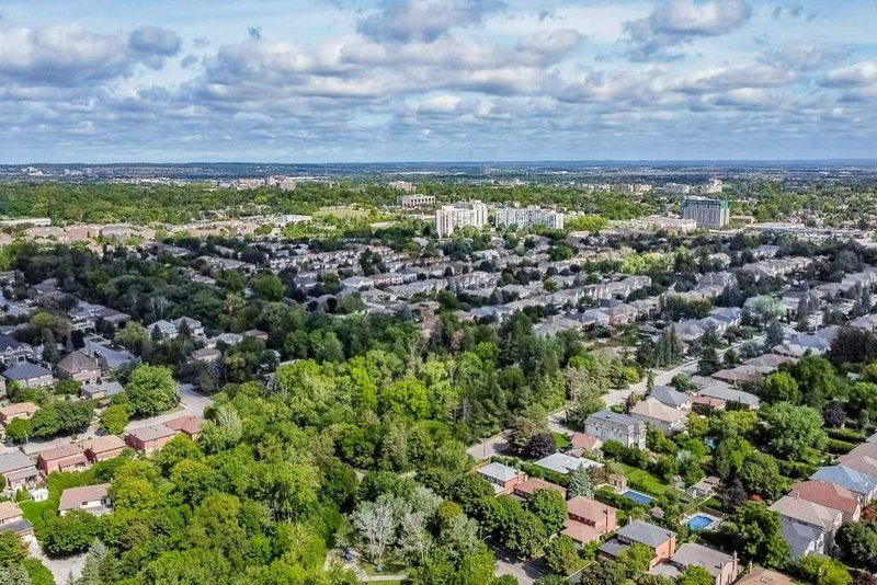 108 Yongehurst Rd, Richmond Hill, L4C3T2 | Image 3