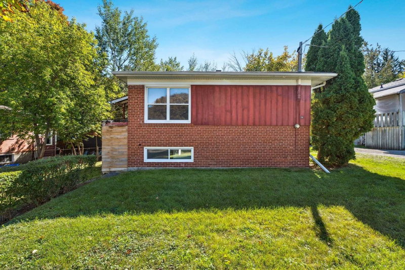 56 Millard Ave, Newmarket, L3Y1Y8 | Image 3