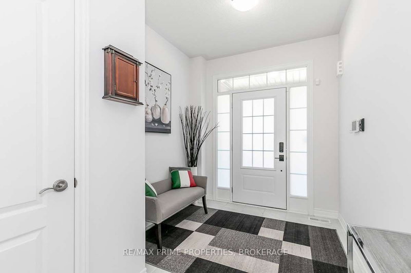 26 Frederick Taylor Way, East Gwillimbury, L0G 1M0 | Image 3