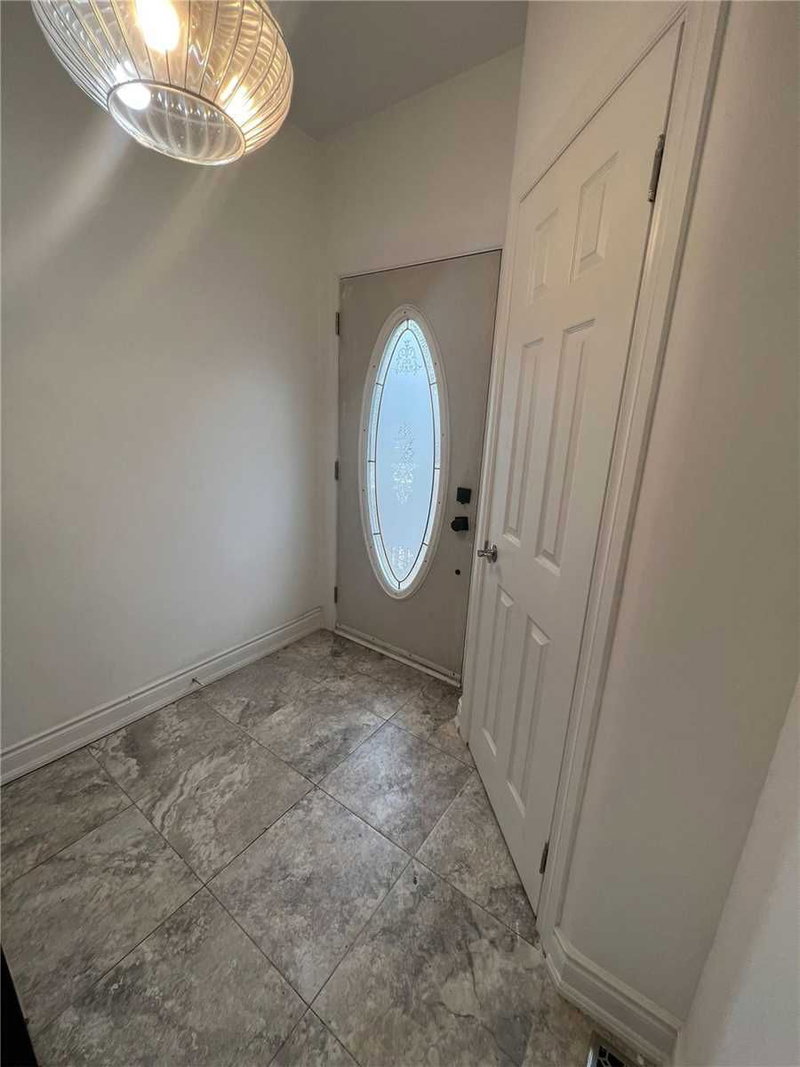 Main - 416 Simcoe St, Newmarket, L3Y2M3 | Image 2