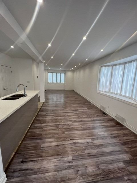 Main - 416 Simcoe St, Newmarket, L3Y2M3 | Image 3