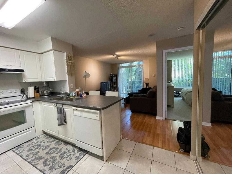 105 - 3 Ellesmere St, Richmond Hill, L4B4N2 | Image 3