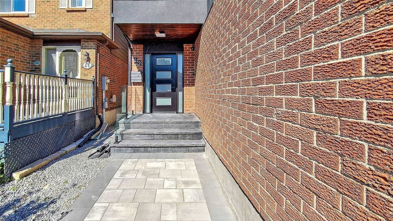 42 Coventry Crt, Richmond Hill, L4C8B8 | Image 3
