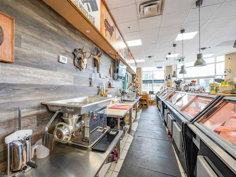 1 - 17080 Bathurst St, Newmarket, L3Y 3A5 | Image 2