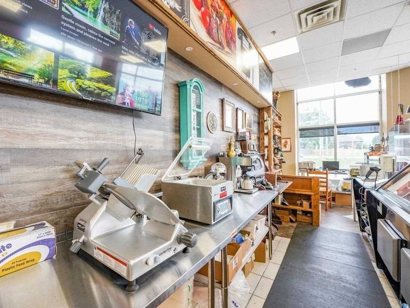 1 - 17080 Bathurst St, Newmarket, L3Y 3A5 | Image 3