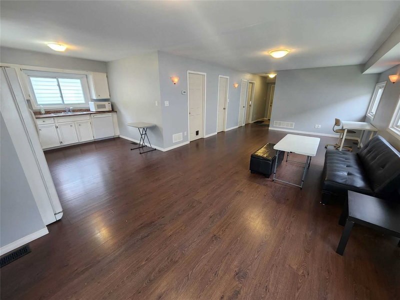 261 Parkway Ave, Georgina, L4P2W1L | Image 2