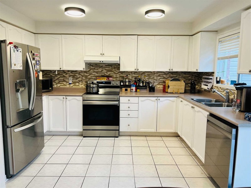 33 Schouten Cres, Markham, L3P7W8 | Image 2