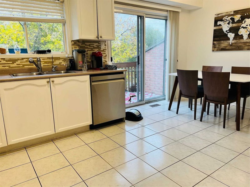 33 Schouten Cres, Markham, L3P7W8 | Image 3