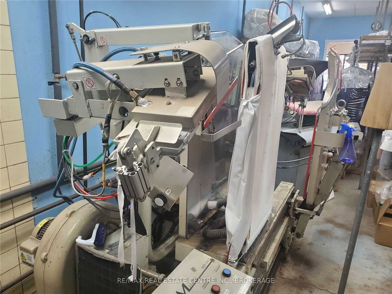 8 - 9625 Yonge St, Richmond Hill, L4C 5T2 | Image 2