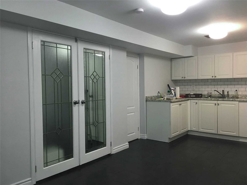 58 Larksmere Crt, Markham, L3R3R1 | Image 3