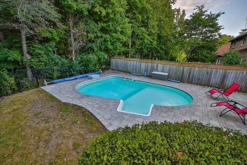 6 Mcclenny Dr, Aurora, L4G5P9 | Image 2