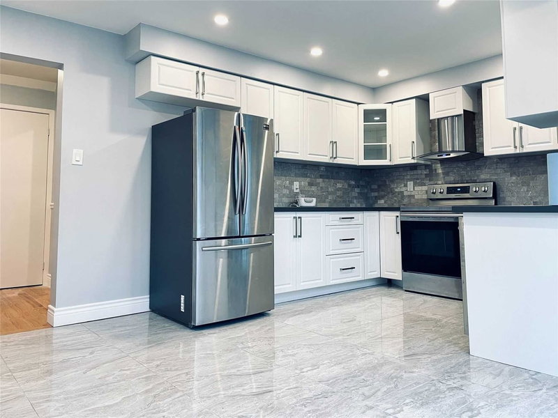 27 Penny Cres, Markham, L3P 5Y2 | Image 2