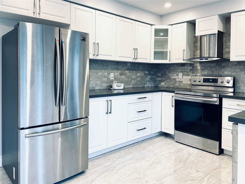 27 Penny Cres, Markham, L3P 5Y2 | Image 3