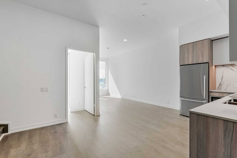 Th17 - 7 Buttermill Ave, Vaughan, L4K0M5 | Image 3