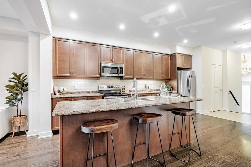 62 Helliwell Cres, Richmond Hill, L4E-1C7 | Image 3