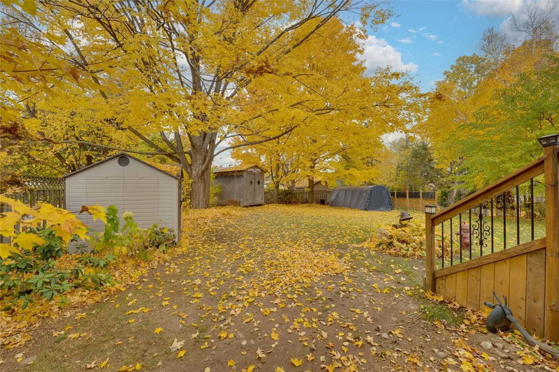 2218 Mildred Ave, Innisfil, L9S2B9 | Image 2