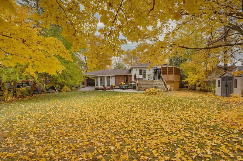 2218 Mildred Ave, Innisfil, L9S2B9 | Image 3