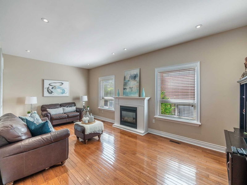 31 Water Garden Lane, Vaughan, L4H 1N2 | Image 2