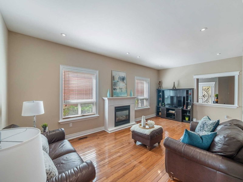 31 Water Garden Lane, Vaughan, L4H 1N2 | Image 3