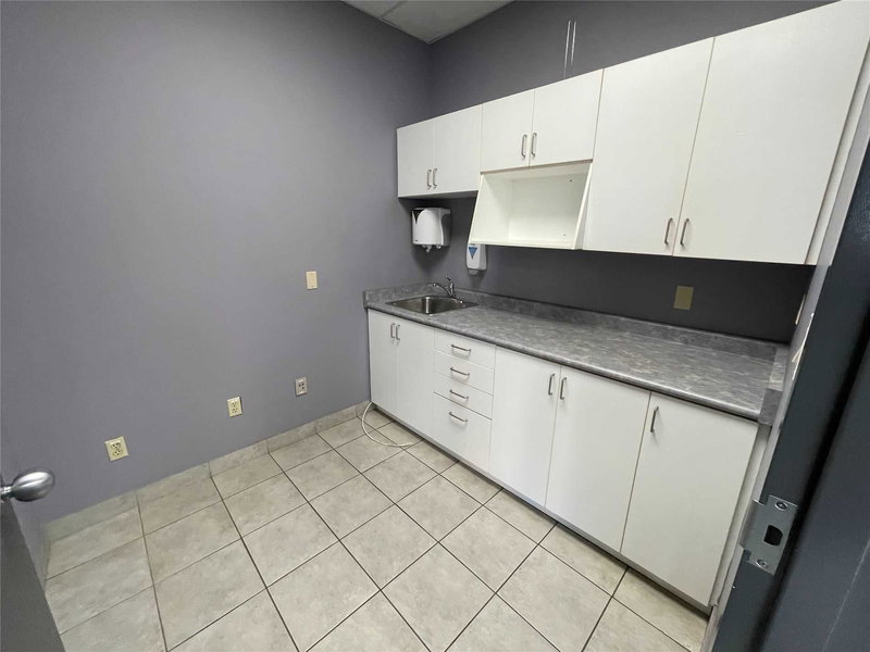 1 - 100 Harry Walker Pkwy, Newmarket, L3Y7B2 | Image 3