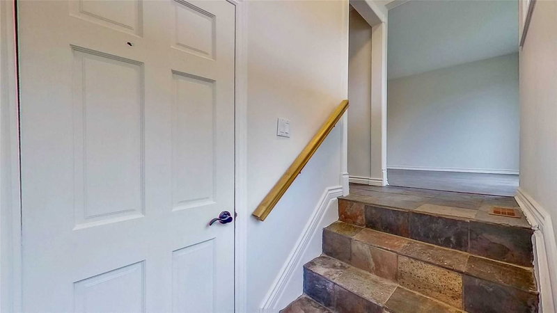 Main - 140 Cherrywood Dr, Newmarket, L3Y 2X7 | Image 2