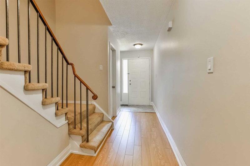 5 Michael Dr, Richmond Hill, L4C5W6 | Image 3