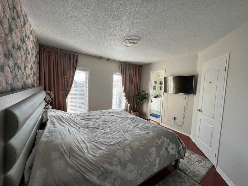 99 Lucena Cres, Vaughan, L6A2W4 | Image 2