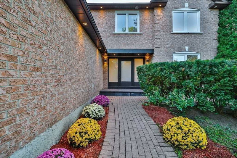 6 Mcclenny Dr, Aurora, L4G5P9 | Image 3