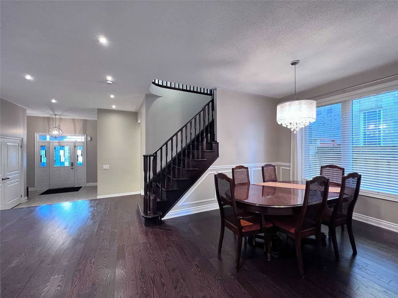 9 Old Field Cres, East Gwillimbury, L9N 0A5 | Image 2