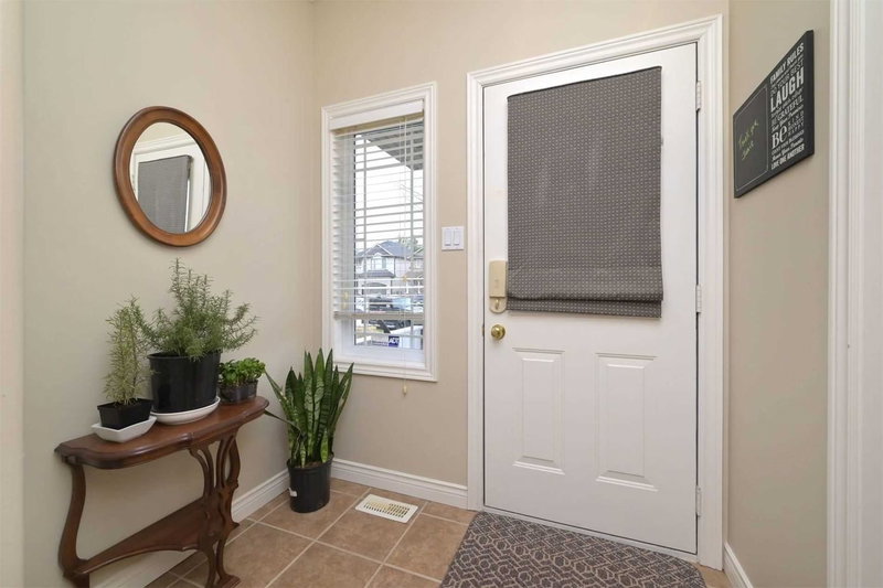 39 Stoneham St, New Tecumseth, L9R 2E6 | Image 3