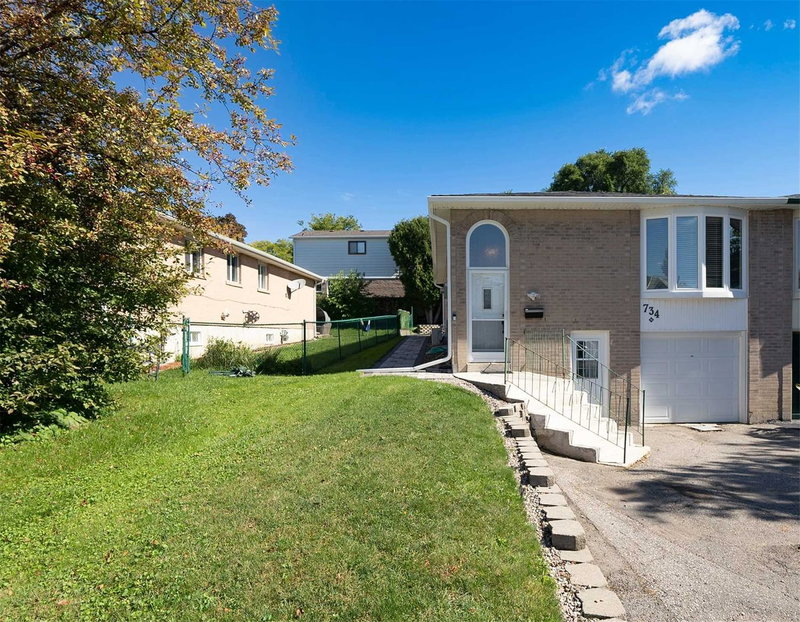 734 Pam Cres, Newmarket, L3Y5B6 | Image 2