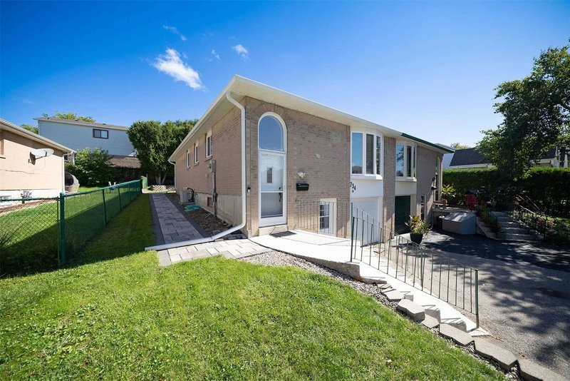 734 Pam Cres, Newmarket, L3Y5B6 | Image 3