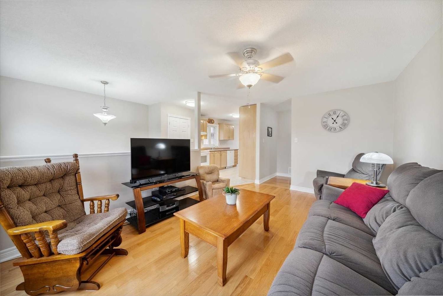 Listing Image 5