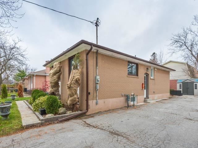 Lower - 399 Lynett Crescent