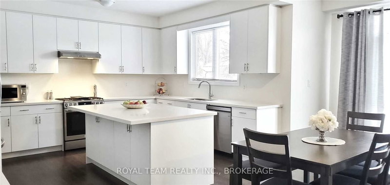 251 Danny Wheeler Blvd, Georgina, L4P 0J9 | Image 2