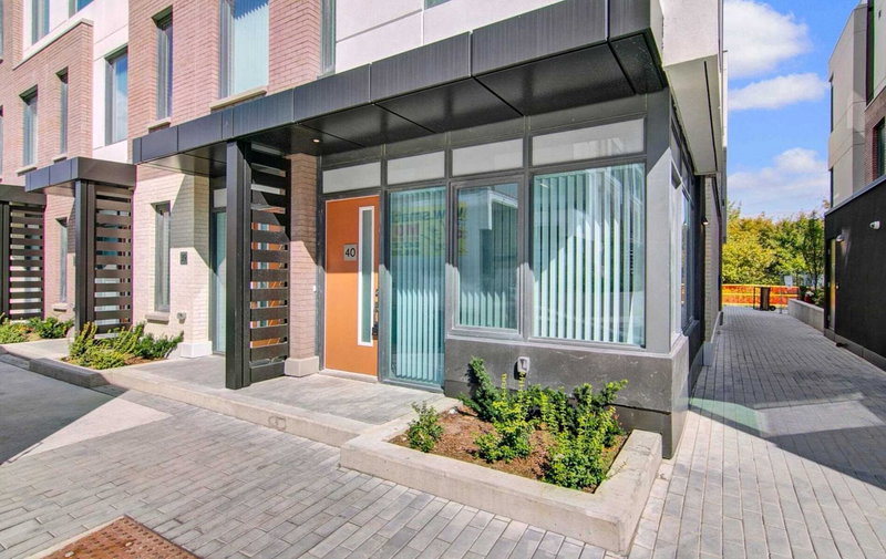 Th40 - 1050 Portage Pkwy, Vaughan, L4K 0K3 | Image 2