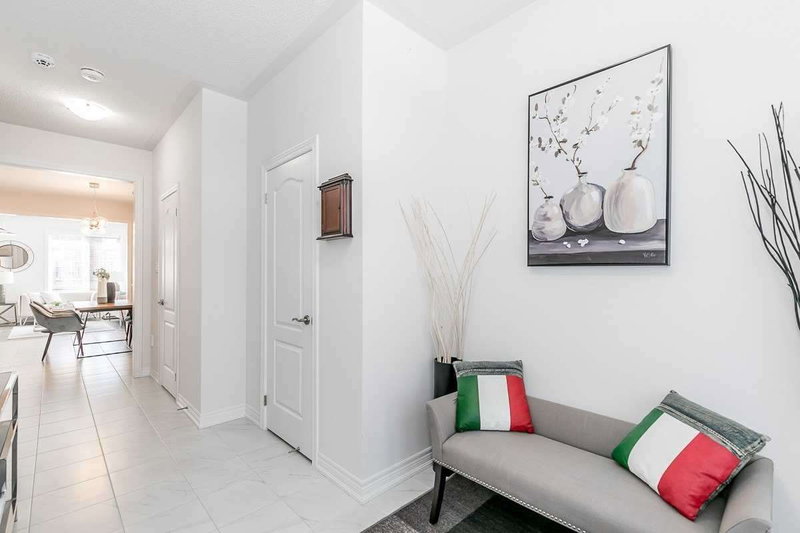 26 Frederick Taylor Way, East Gwillimbury, L0G1M0 | Image 3