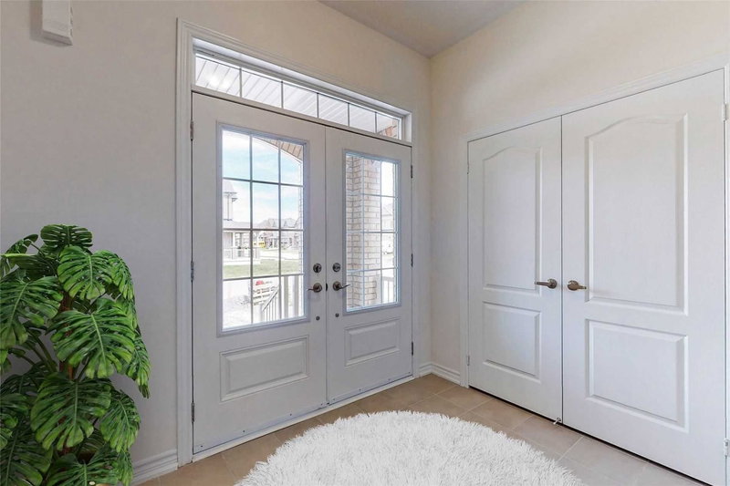 376 Danny Wheeler Blvd, Georgina, L4P 1J5 | Image 2