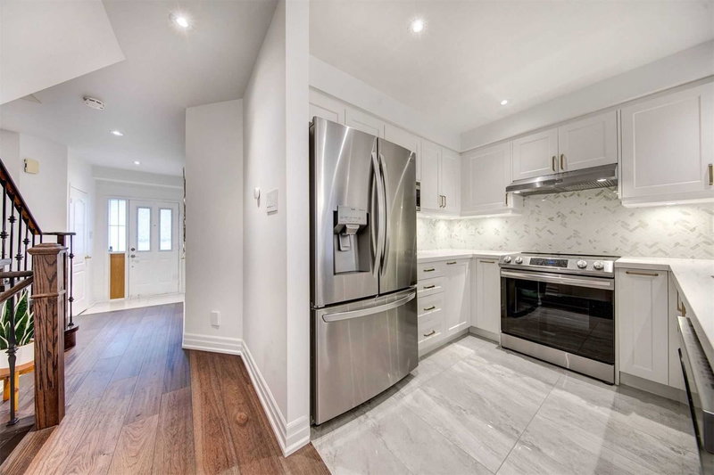 15 Mugford Rd, Aurora, L4G7H4 | Image 3