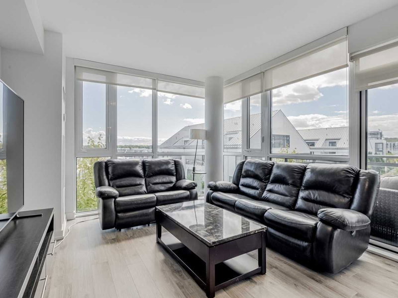 B318 - 271 Sea Ray Ave, Innisfil, L9S0J4 | Image 2