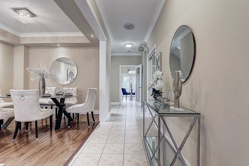 38 Rondeen Rd, Vaughan, L4K5S1 | Image 2