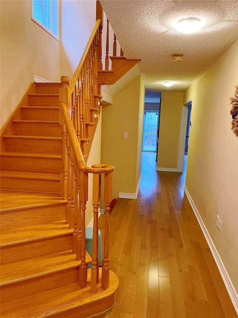 58 Warren Bradley St, Markham, L6C2W4 | Image 2