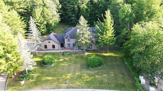 322 Woodland Acres Crescent