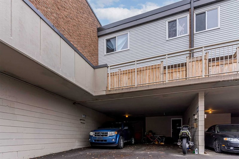146 Milestone Cres, Aurora, L4G 3M2 | Image 2
