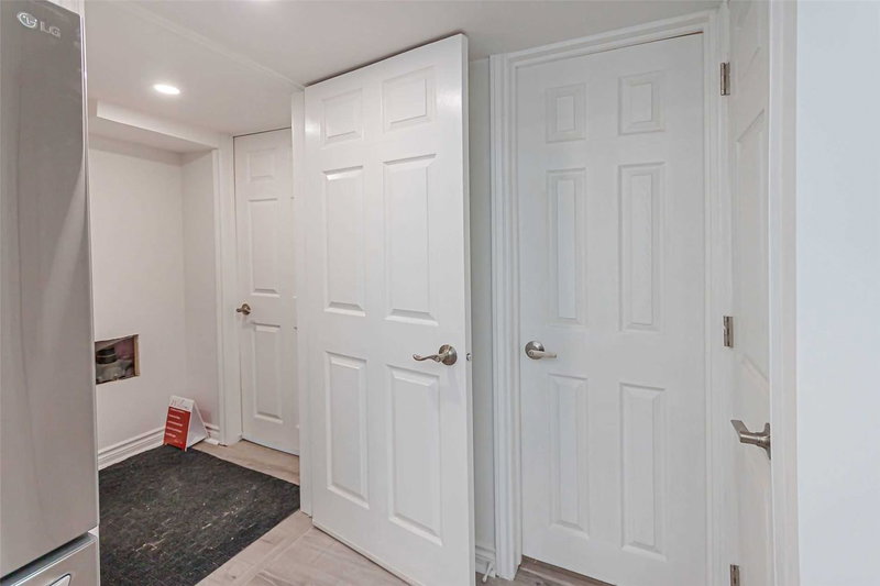 B - 719 Shanahan Blvd, Newmarket, L3X 1P8 | Image 3