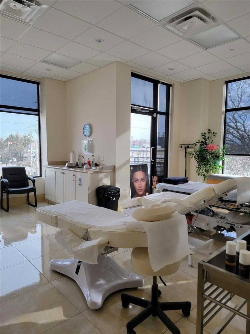 204 - 10376 Yonge St, Richmond Hill, L4C3B8 | Image 2